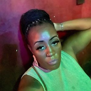 Meet your Posher, Eveth